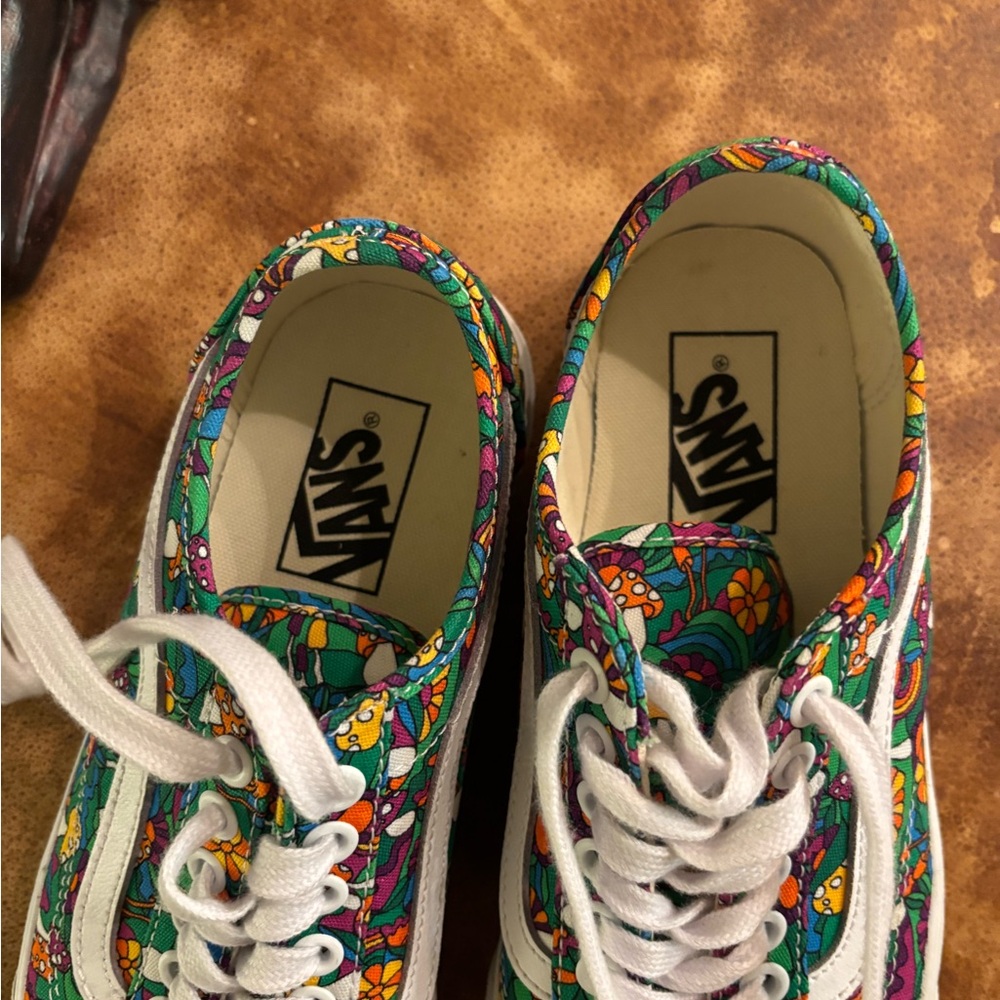 Vans - Picture 3 of 7